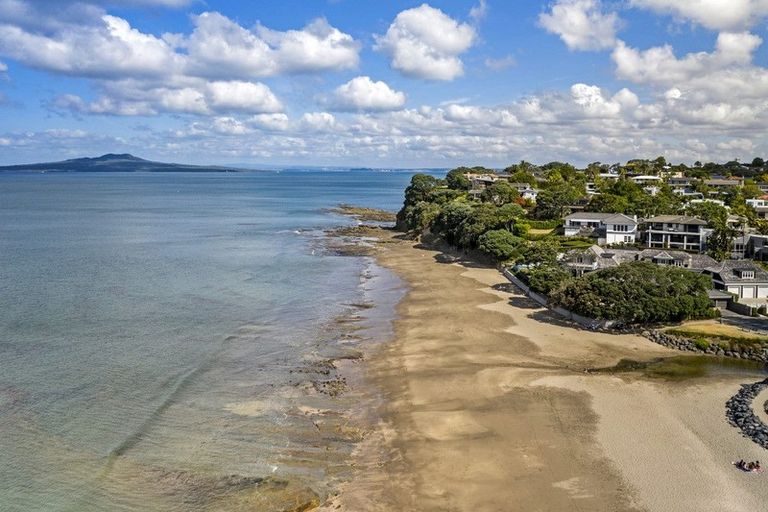 Photo of property in 25 Huntly Road, Campbells Bay, Auckland, 0630