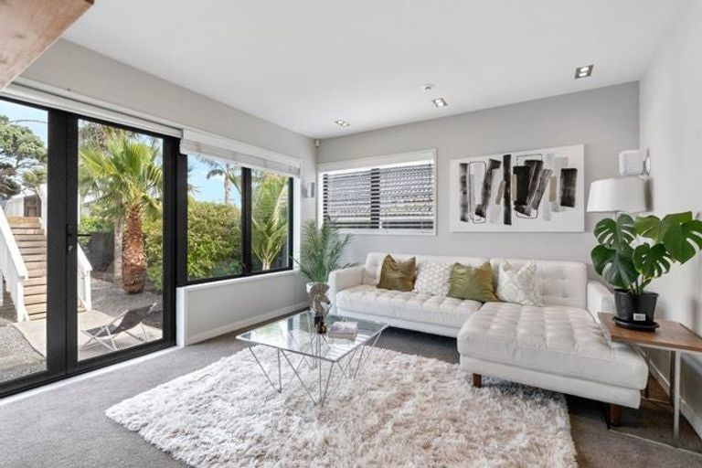 Photo of property in 37 Churchill Road, Murrays Bay, Auckland, 0630