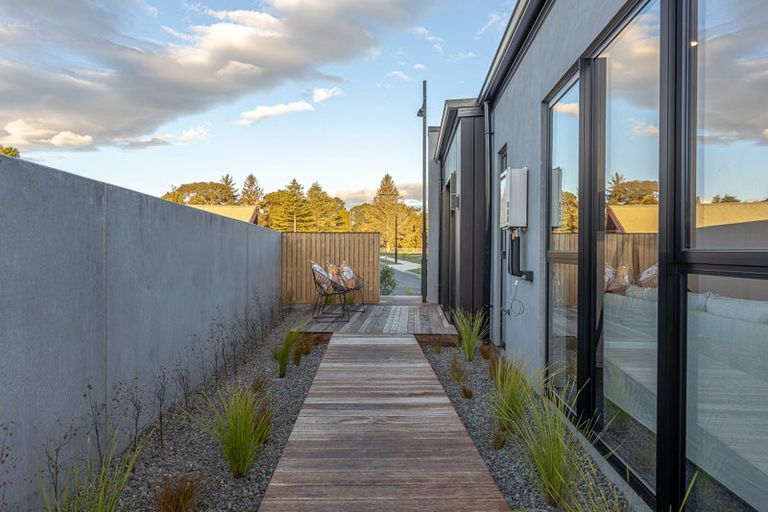 Photo of property in 32 Memorial Drive, Hokowhitu, Palmerston North, 4410