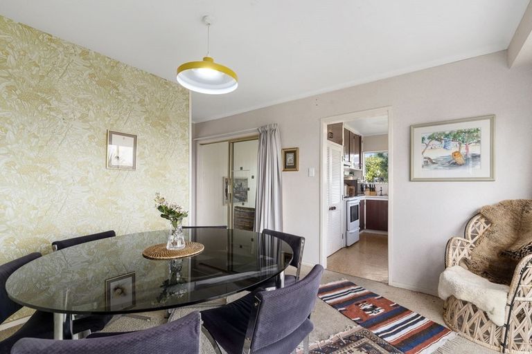 Photo of property in 72 Ravenwood Drive, Forrest Hill, Auckland, 0620