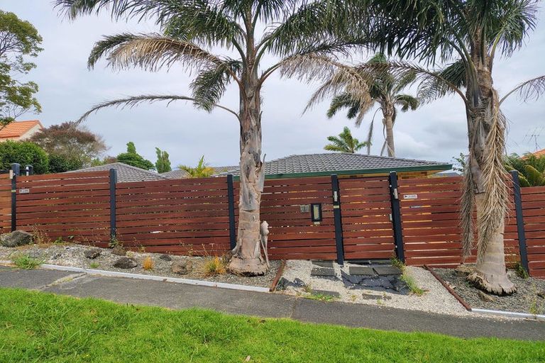 Photo of property in 61 Fernhill Way, Oteha, Auckland, 0632