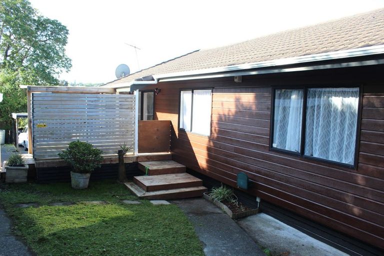 Photo of property in 2/109 Don Buck Road, Massey, Auckland, 0614