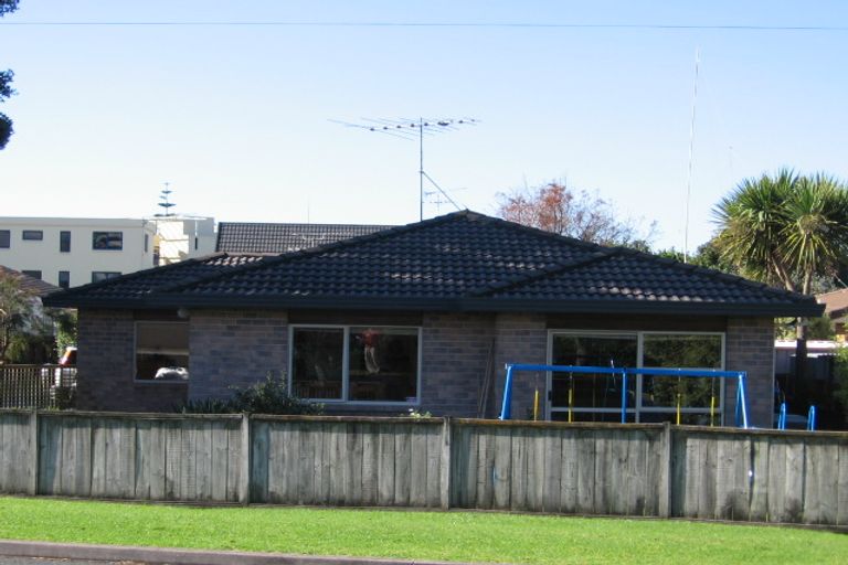 Photo of property in 1/11 Milton Road, Orewa, 0931