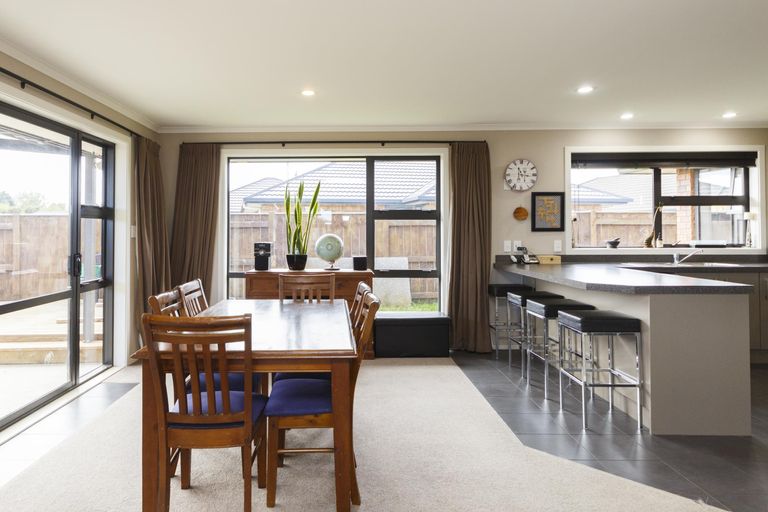 Photo of property in 7 Medallion Court, Kelvin Grove, Palmerston North, 4414