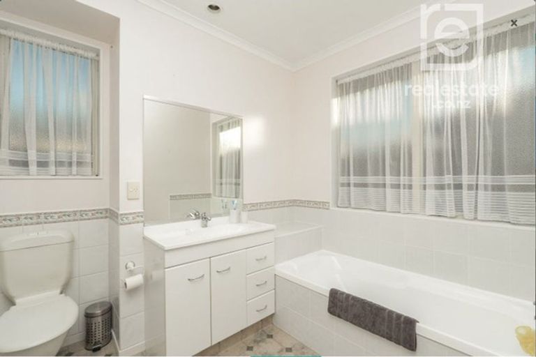 Photo of property in 17 Farnham Close, Rototuna North, Hamilton, 3210