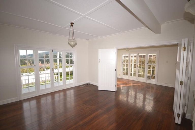 Photo of property in 43 Trelissick Crescent, Ngaio, Wellington, 6035