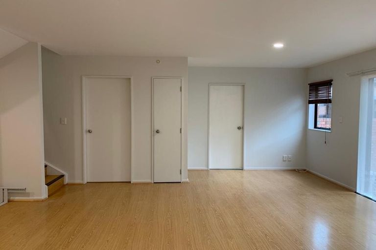 Photo of property in 1/1 Melview Place, New Lynn, Auckland, 0600