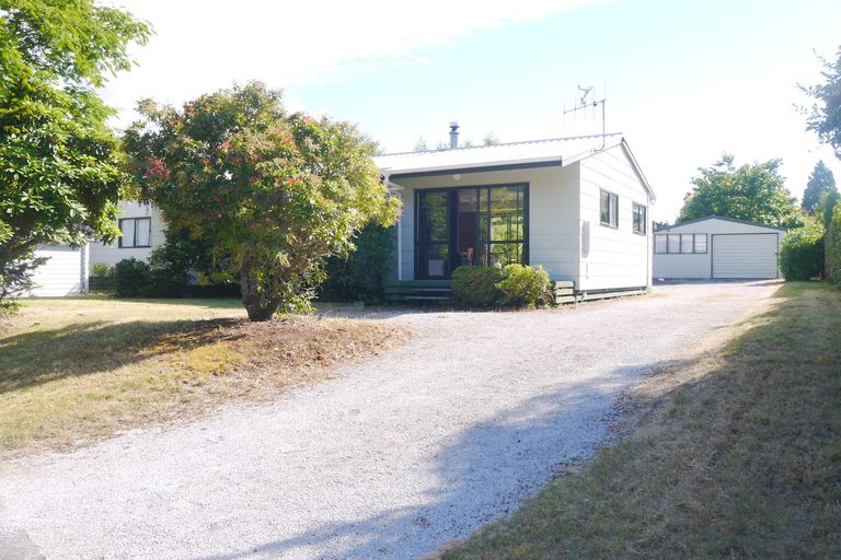 Photo of property in 8 Susan Lane, Kinloch, Taupo, 3377