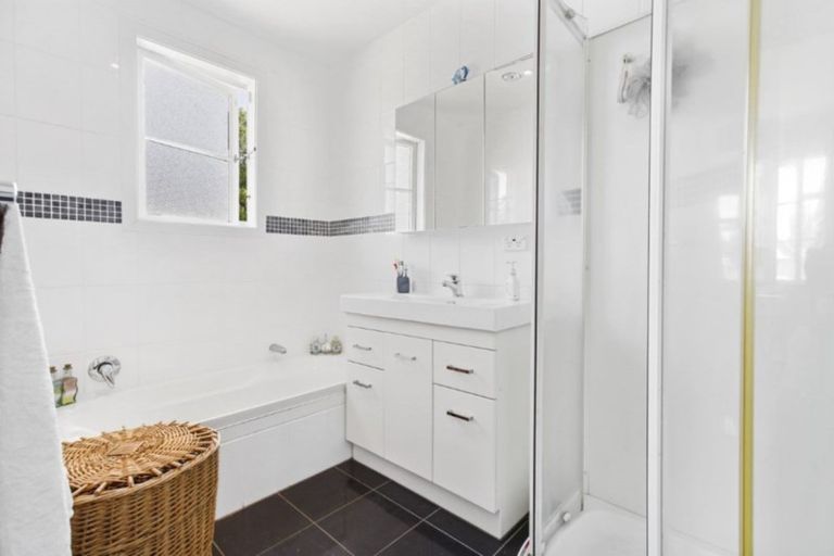 Photo of property in 14 Watts Crescent, Hamilton East, Hamilton, 3216