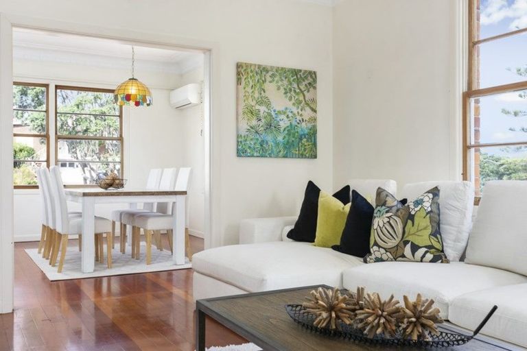 Photo of property in 2 Gulf Road, Murrays Bay, Auckland, 0630