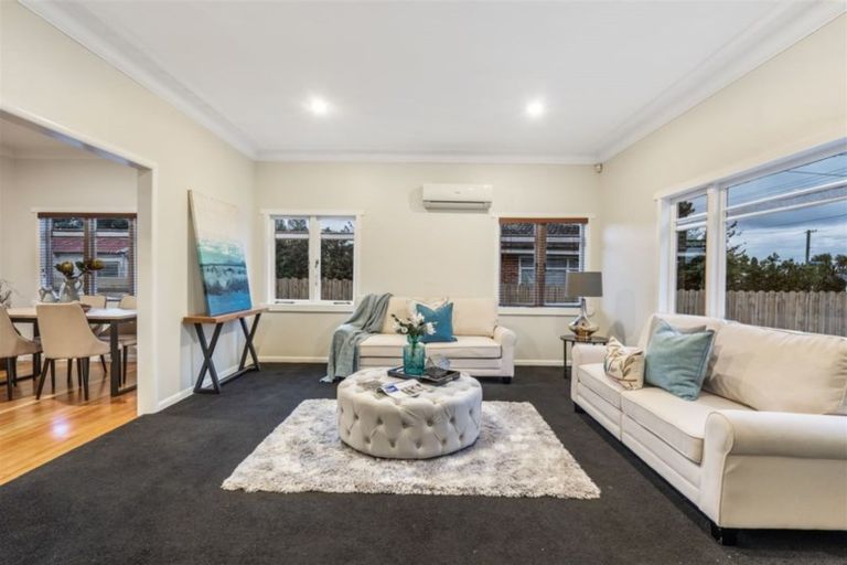 Photo of property in 19 Clevedon Road, Papakura, 2110