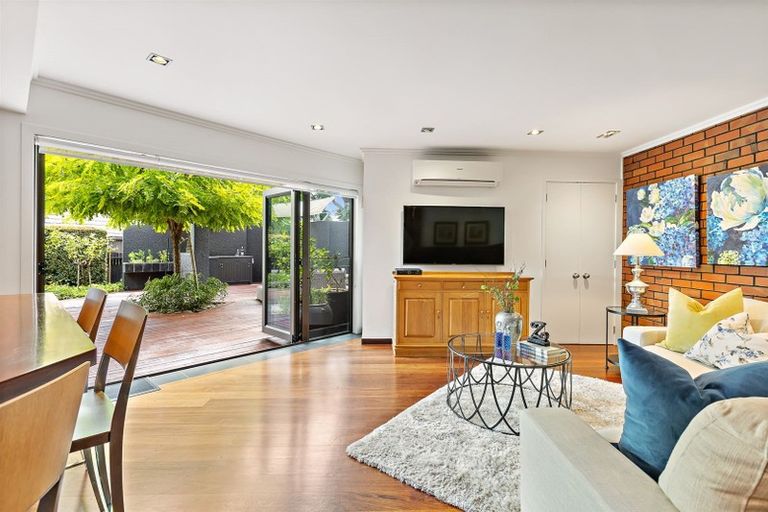 Photo of property in 17 Clyside Avenue, Half Moon Bay, Auckland, 2012