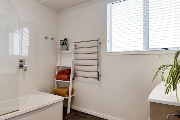 Photo of property in 2/86 Hinemoa Avenue, Taupo, 3330