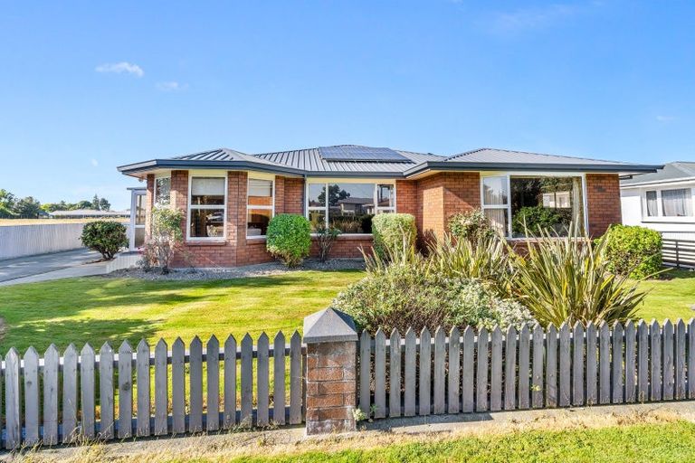 Photo of property in 27 Eglinton Street, Winton, 9720