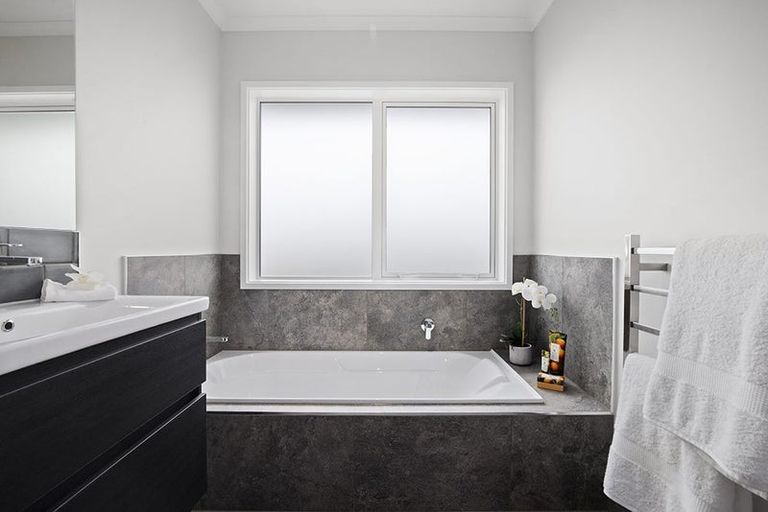 Photo of property in 8 Paul Way, Pokeno, 2402