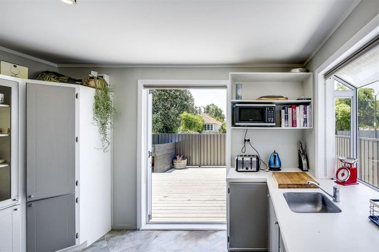 Photo of property in 2 Barton Avenue, Marewa, Napier, 4110