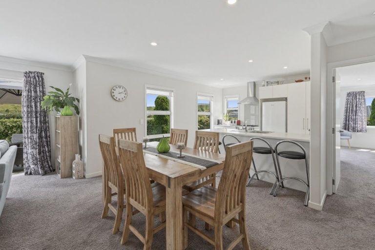 Photo of property in 11 Rochfort Crescent, Pyes Pa, Tauranga, 3112