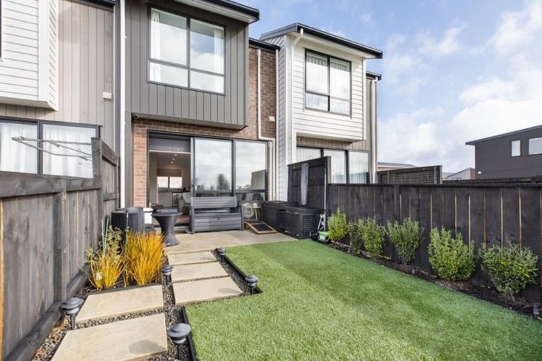 Photo of property in 43 Walsh Road, Papakura, 2110