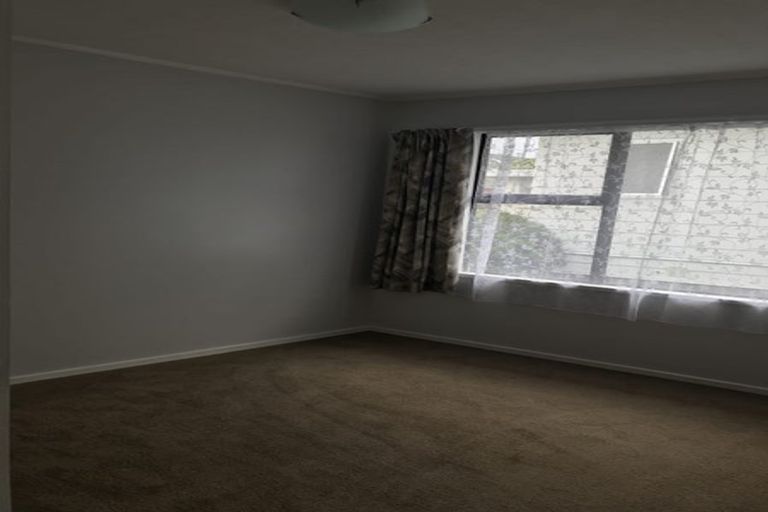 Photo of property in 30 Akaroa Drive, Maupuia, Wellington, 6022