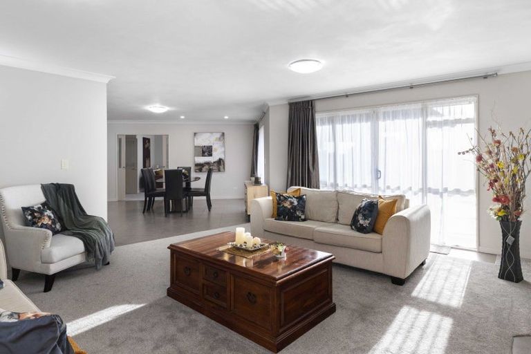 Photo of property in 21 Old Barn Road, Opaheke, Papakura, 2584