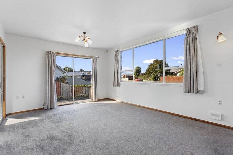 Photo of property in 12 Coates Place, Rangiora, 7400