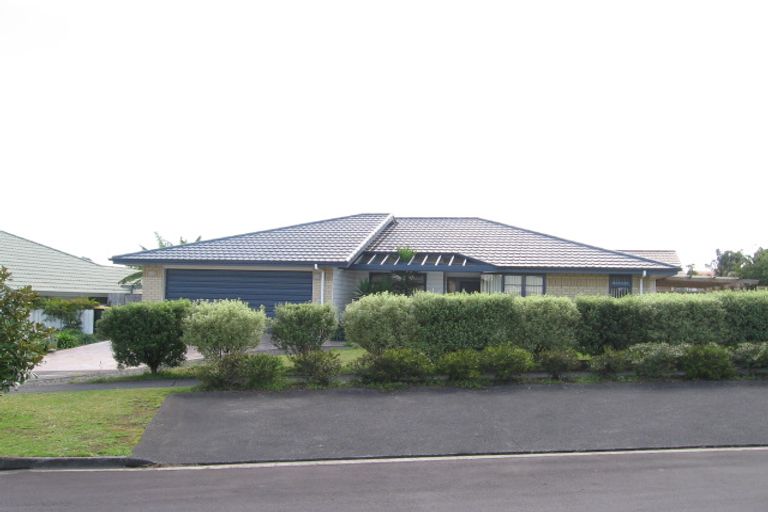 Photo of property in 92 Kingdale Road, Henderson, Auckland, 0610