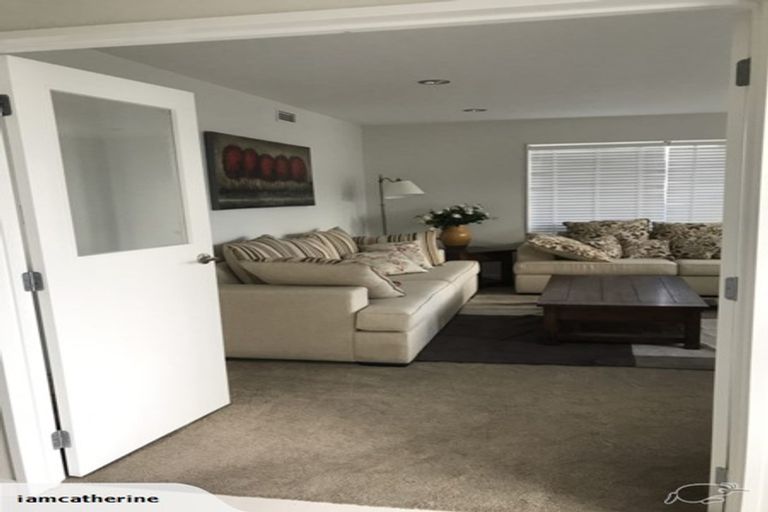 Photo of property in 31 Keating Rise, Northcross, Auckland, 0632