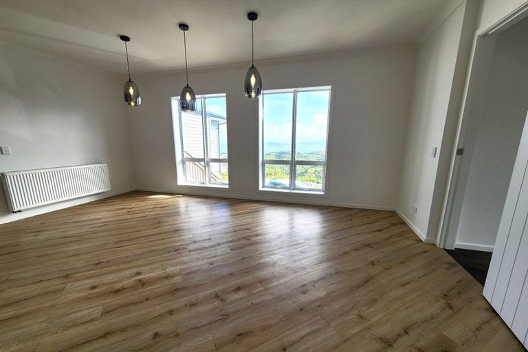 Photo of property in 14 Cessna Way, Newlands, Wellington, 6037