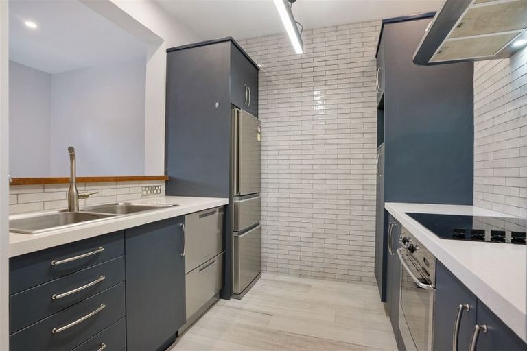 Photo of property in 2/2 Armoy Drive, East Tamaki, Auckland, 2016