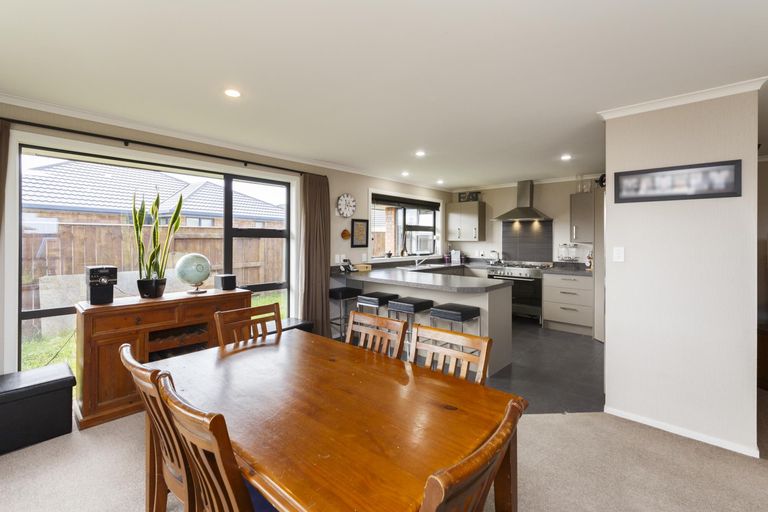 Photo of property in 7 Medallion Court, Kelvin Grove, Palmerston North, 4414