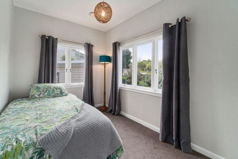 Photo of property in 2 Buisson Glade, West Harbour, Auckland, 0618