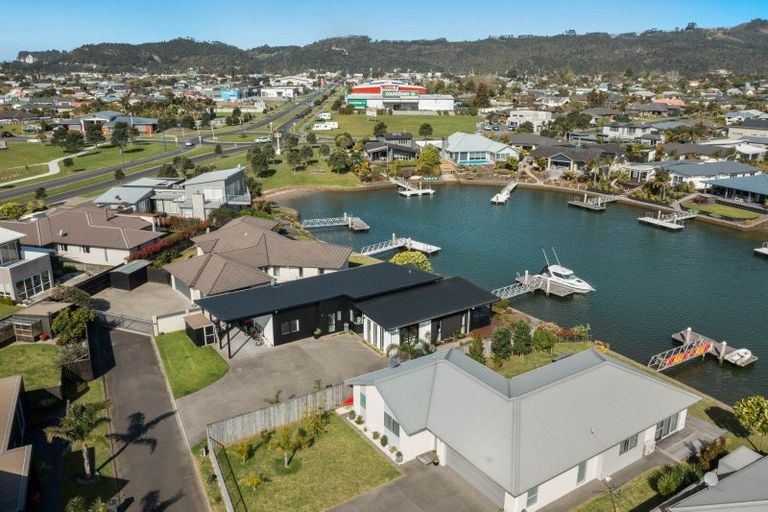 Photo of property in 11 Mermaid Place, Whitianga, 3510