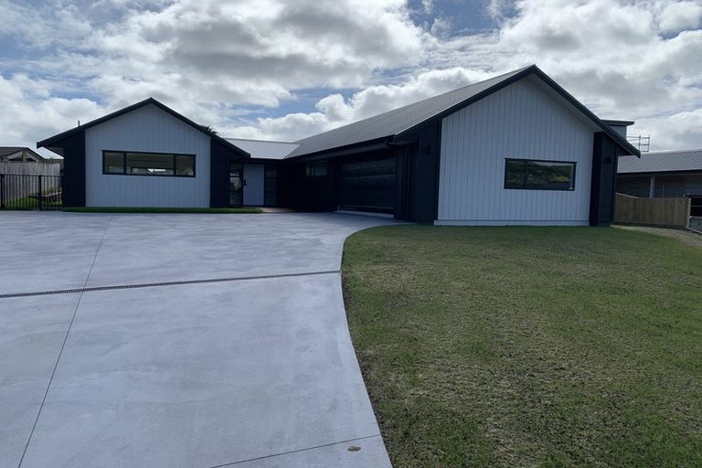 Photo of property in 11 Hamon Place, Pukehangi, Rotorua, 3015