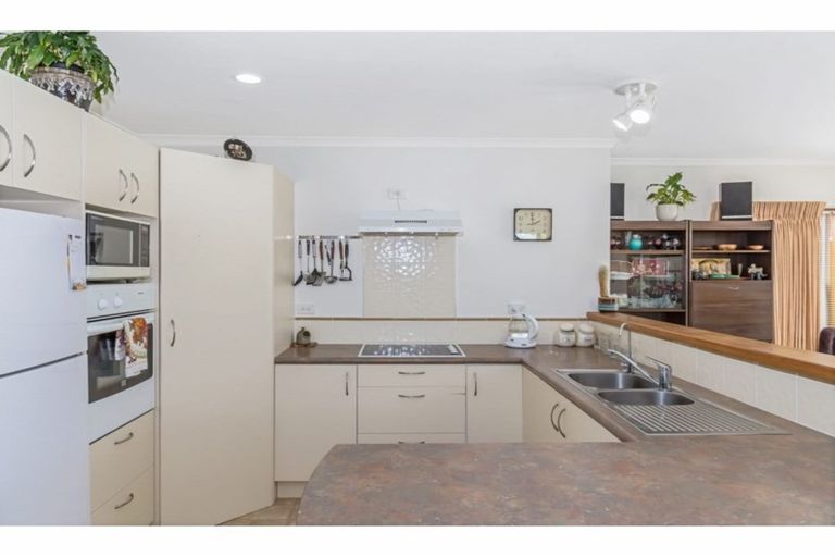 Photo of property in 47 Red Hibiscus Road, Stanmore Bay, Whangaparaoa, 0932