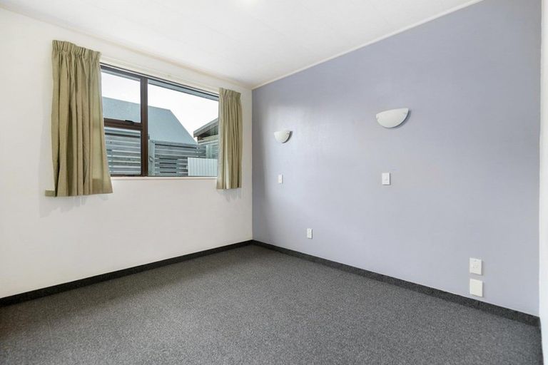 Photo of property in 15 Avalon Crescent, Fernhill, Queenstown, 9300