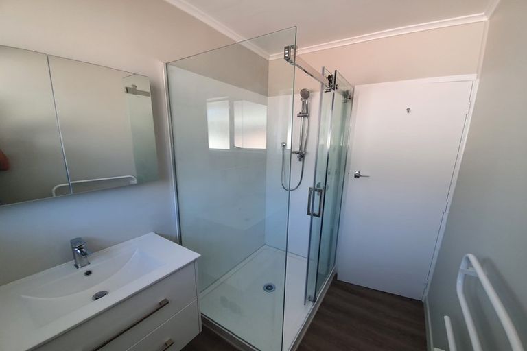 Photo of property in 2/15 Kayeleen Place, Cockle Bay, Auckland, 2014