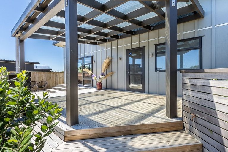 Photo of property in 35 Seagrass Place, Otaki Beach, Otaki, 5512