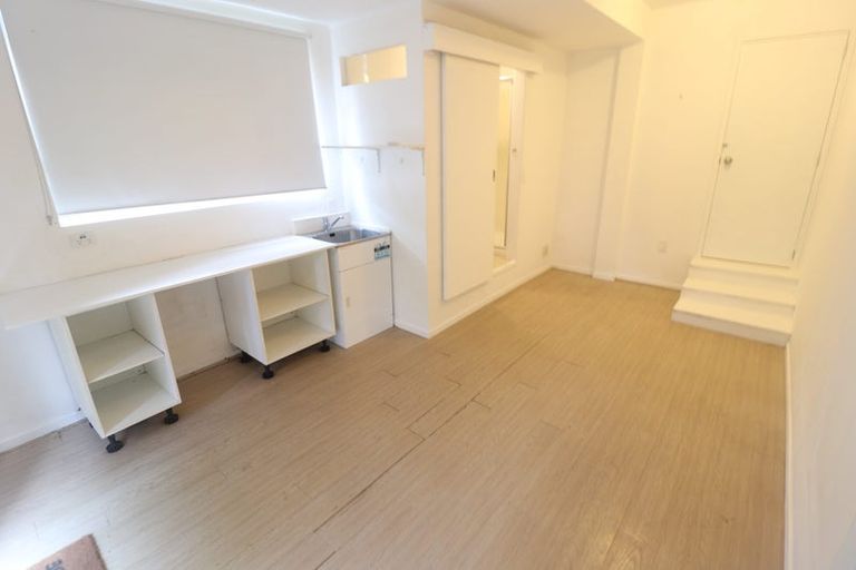 Photo of property in 4 Teviot Place, Totara Vale, Auckland, 0629