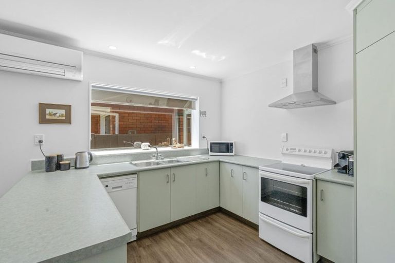 Photo of property in 2 Surrey Lane, Levin, 5510