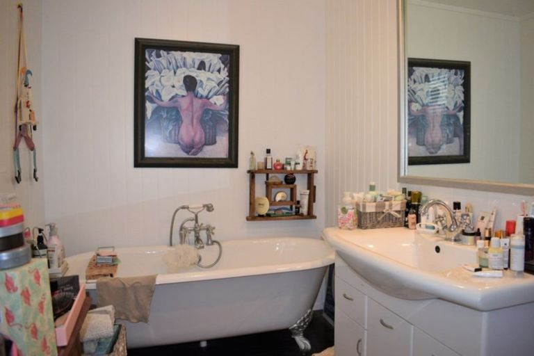 Photo of property in 19 Bell Street, Otaki, 5512