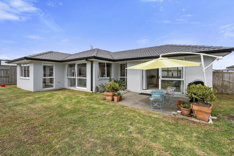 Photo of property in 14 Horokaka Place, Papamoa Beach, Papamoa, 3118