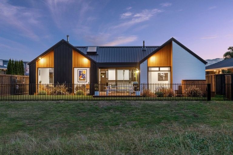 Photo of property in 28 Selliera Place, Papamoa Beach, Papamoa, 3118