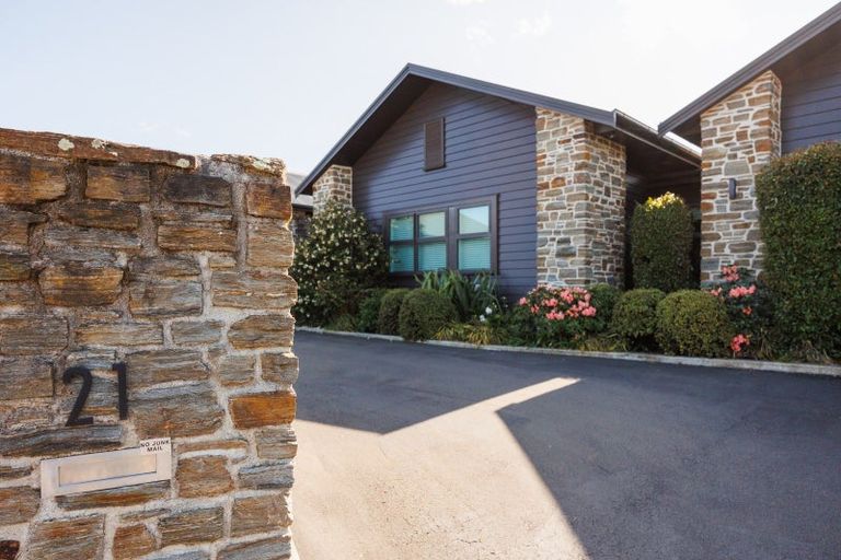 Photo of property in 21 The Strand, Fitzherbert, Palmerston North, 4410