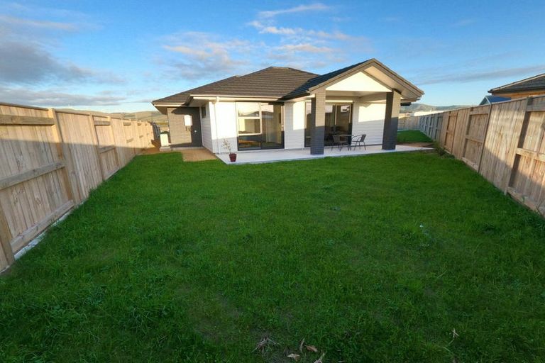 Photo of property in 90 Johnstone Drive, Fitzherbert, Palmerston North, 4410