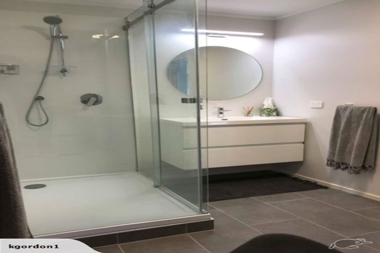 Photo of property in 29a Woodglen Road, Glen Eden, Auckland, 0602