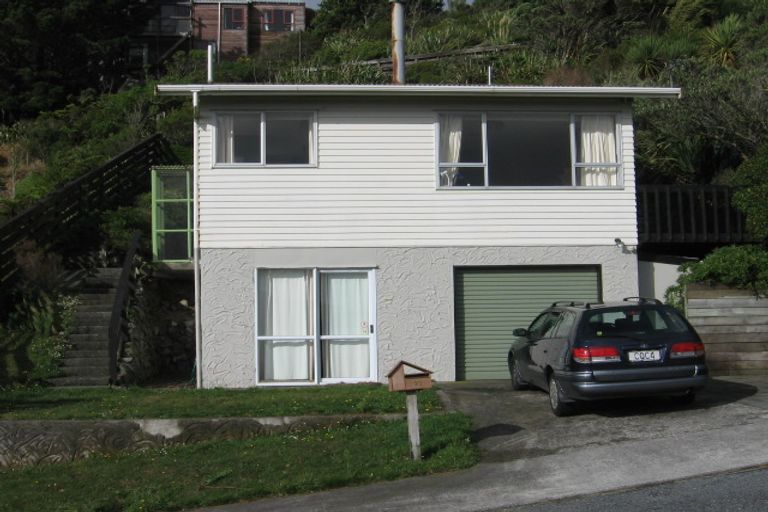 Photo of property in 32 Chapman Street, Newlands, Wellington, 6037