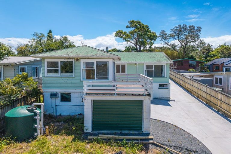 Photo of property in 15 Stottholm Road, Titirangi, Auckland, 0604