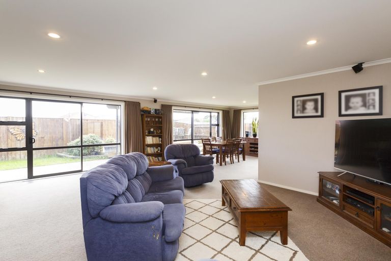 Photo of property in 7 Medallion Court, Kelvin Grove, Palmerston North, 4414