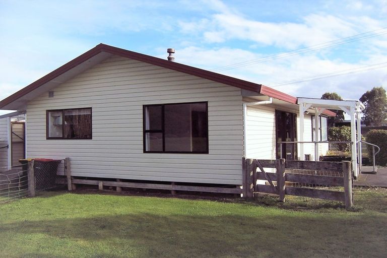 Photo of property in 66 Clifden Highway, Tuatapere, 9691