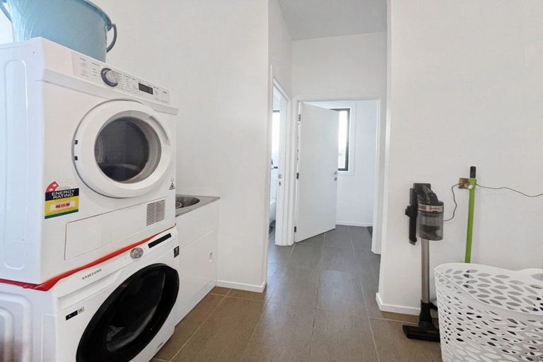 Photo of property in 9 Colonial Place, Kelvin Grove, Palmerston North, 4414